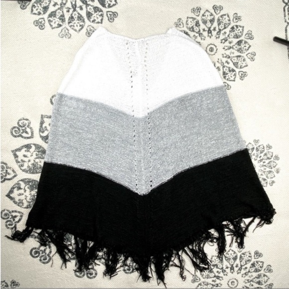Maxsport Size S/M Black Combo Hi-lo Fringed Hem Poncho 
Msrp $140 - Picture 1 of 7
